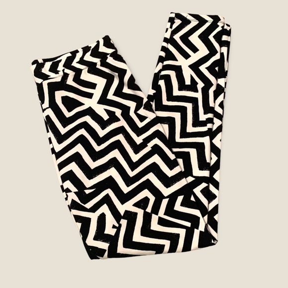 H&M Large Cotton/Spandex Stretchy Black and White Zigzag Pattern Leggings/Pants - Picture 7 of 8